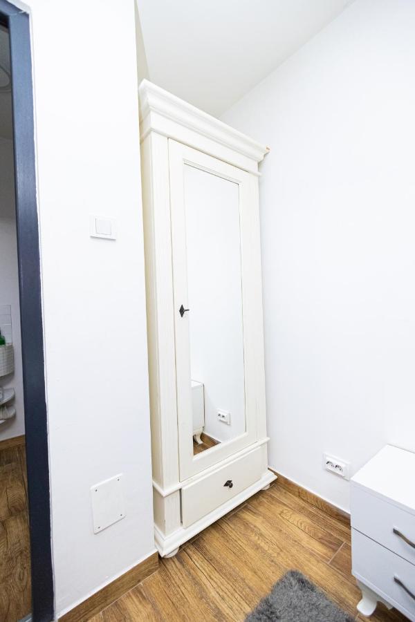 Pensiunea Ewo Iasi Luaran gambar